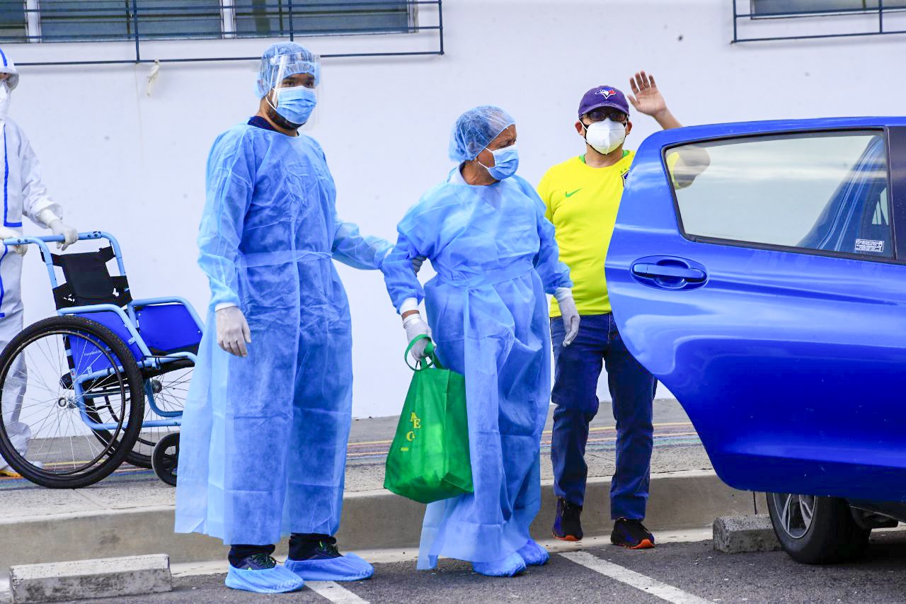 Tres pacientes de COVID19 logran vencer la enfermedad y reciben el alta médica este día en el Hospital San Rafael tres-pacientes-de-covid19-logran-vencer-la-enfermedad-y-reciben-el-alta-medica-este-dia-en-el-hospital-san-rafael